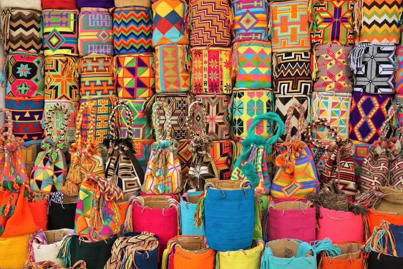 Foto de muchas bolsas Wayuu juntas